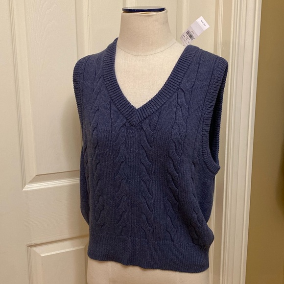 NWT American Eagle V Neck Cable Knit Sweater Vest M - Picture 1 of 5